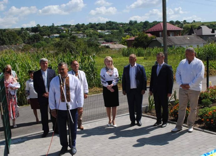 239734885_408673407435961_7973709428754362219_n