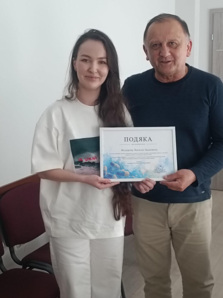 Городенківський центр ПМД відвідали представники компанії БО “БФ ЛОДЖІСТІКС ФАУНДЕЙШН” та вручили подяку за активне впровадження доставки ліків по програмі “Доступні ліки”